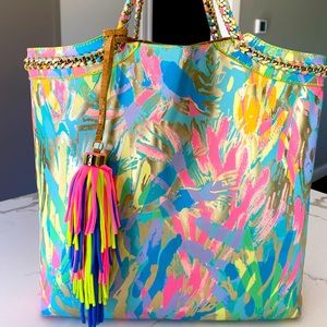 Lilly Pulitzer, Hard to find, Sparkling Sands tasseled reversible tote or purse